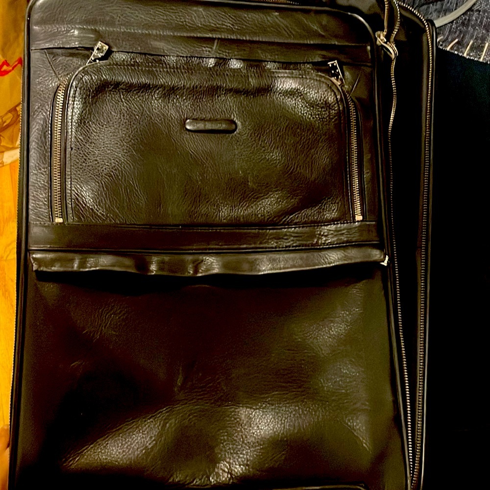 Piquadro high quality Italian real leather carryon 22x14x9 fit any airline